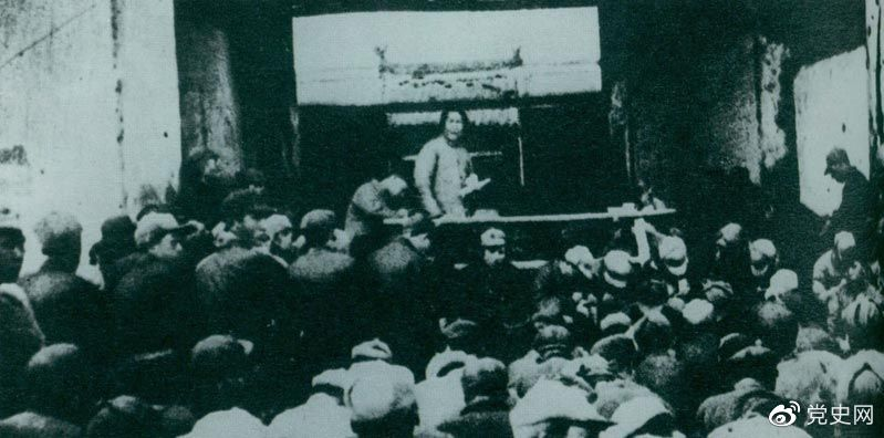 1935年12月27日，毛澤東在陜北瓦窯堡黨的活動(dòng)分子會(huì)議上作《論反對(duì)日本帝國(guó)主義的策略》報(bào)告。